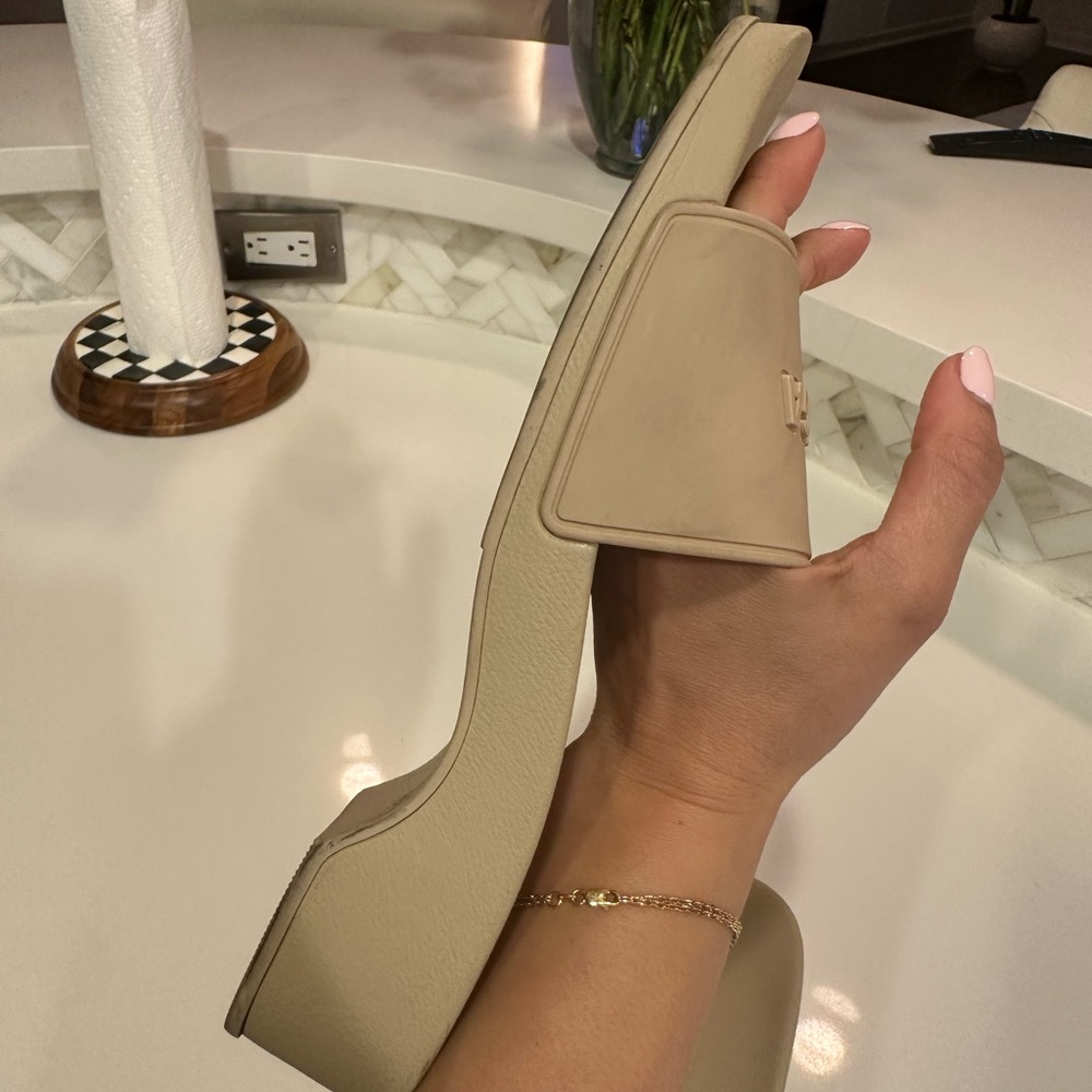 Balenciaga Pool Slides - Picture 11 of 15